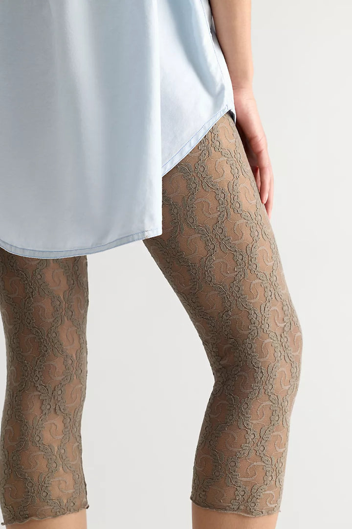 Stretch Lace Capri